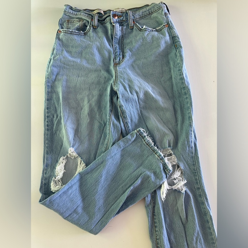 Distressed 90s straight leg jeans light wash